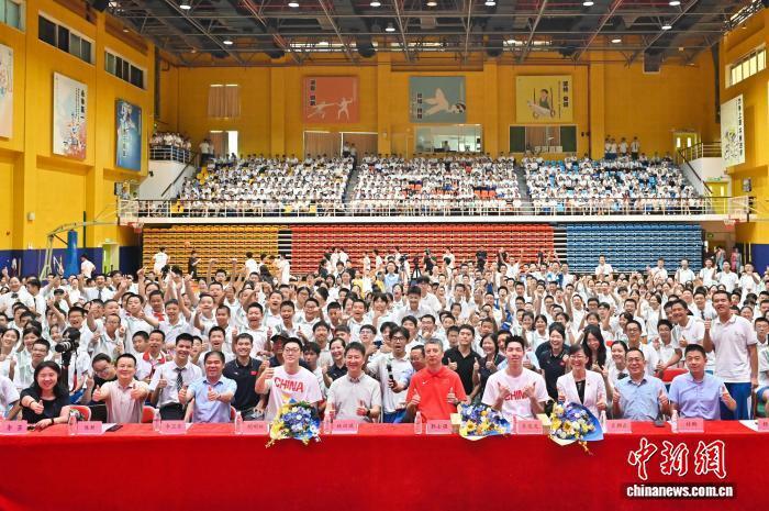 朱俊龙来到, gkPc, 图为胡明轩