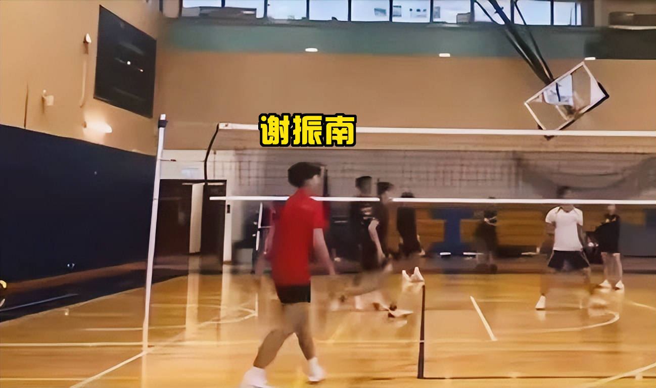 四人合影留