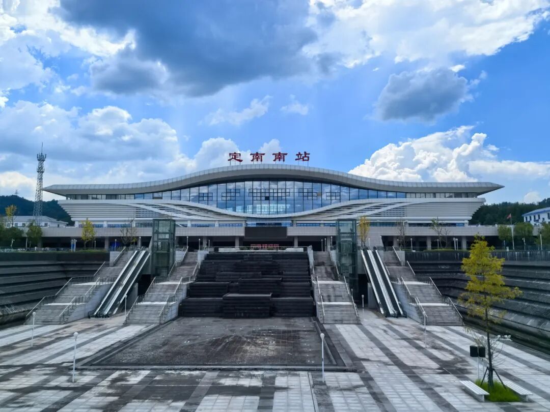 娜带着运营, yid